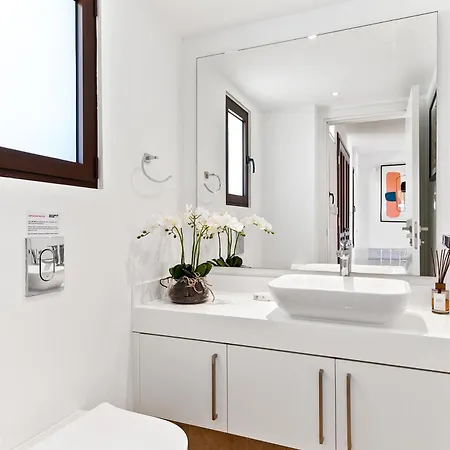 Stunning Uv09 Oniro With Sea Views, Aphrodite Hills Villa