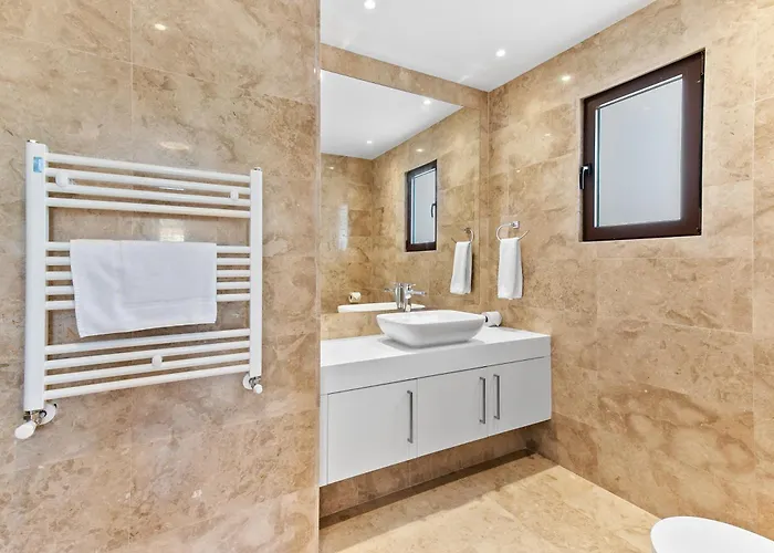 Stunning Uv09 Oniro With Sea Views, Aphrodite Hills Vila